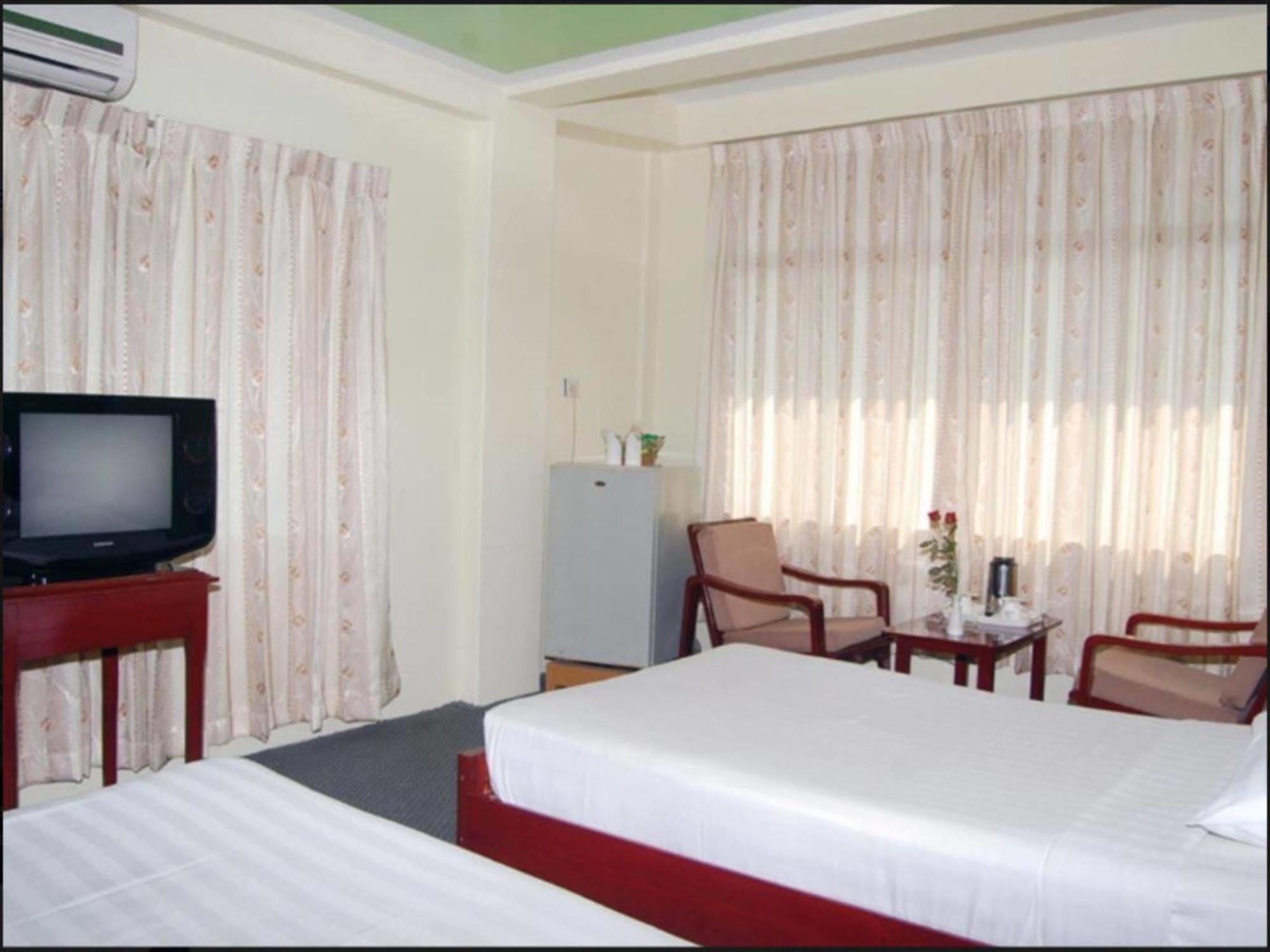 Summer Palace Hotel Rangoon Buitenkant foto